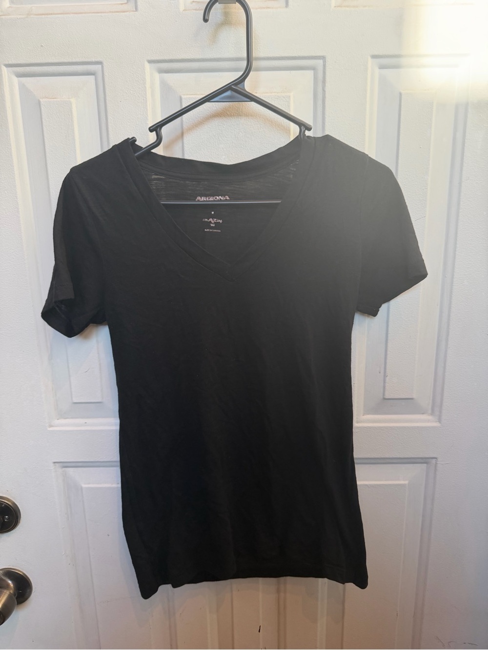 Arizona Jean Company Black V-Neck Short Sleeve Tee